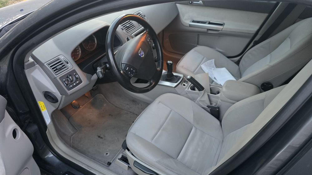 Dezmembrez Volvo V50 motor 2.0d 2005