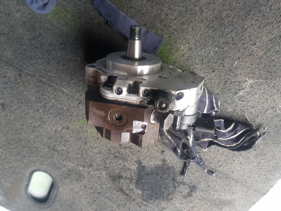 Pompa injectie inalte motorina bmw e90 e91 e81 e87 seria 3 seria 1 163