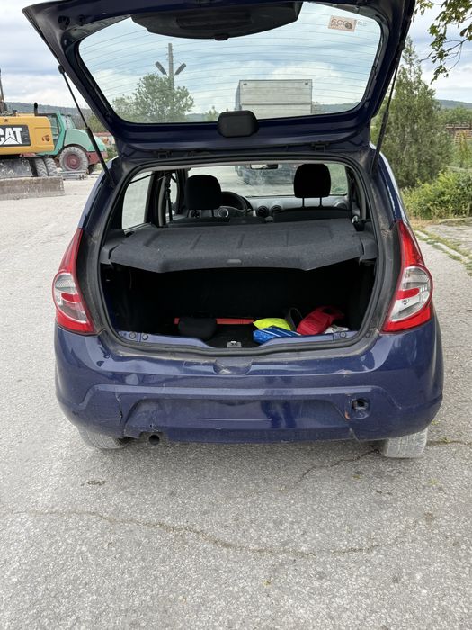 На части Dacia Sandero 1.2i 16v 75кс 2010година ръчка