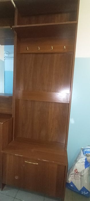 Продам шкаф с зеркалом