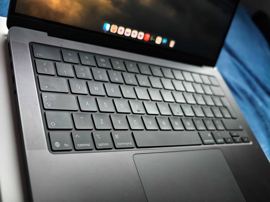 Macbook Pro 14 M5 16GB 512GB Space Black - безупречен в гаранция