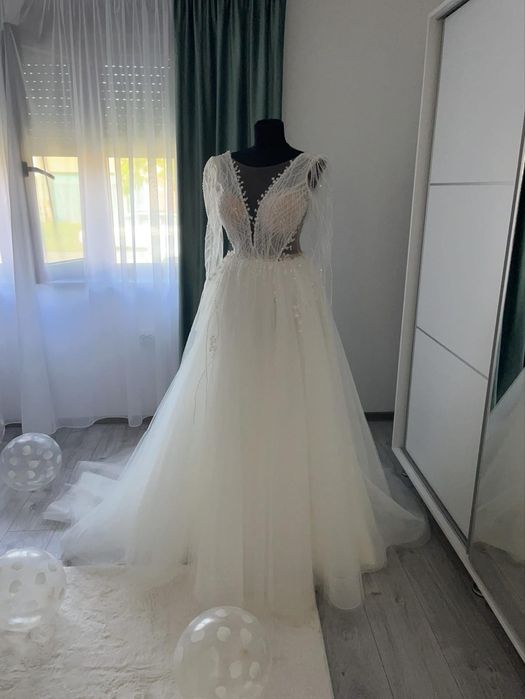 Vând rochie stil prințesa.
Rochia este curăța