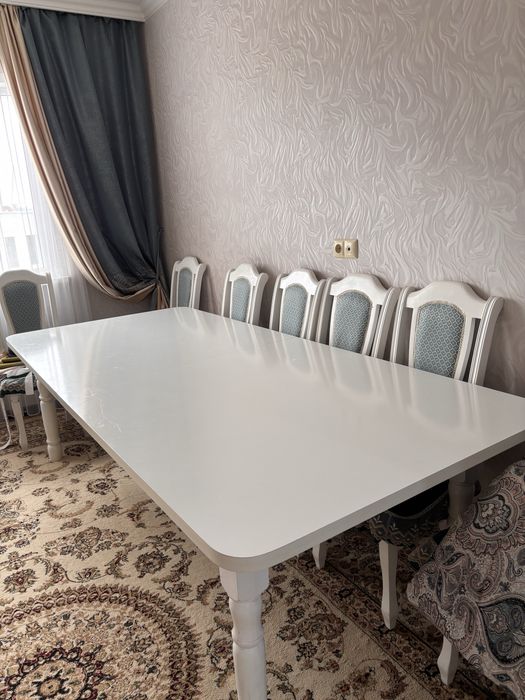 Продам обеденный стол