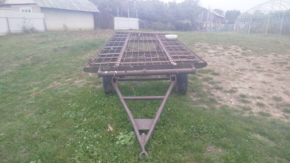 Vând remorca pentru tractor
