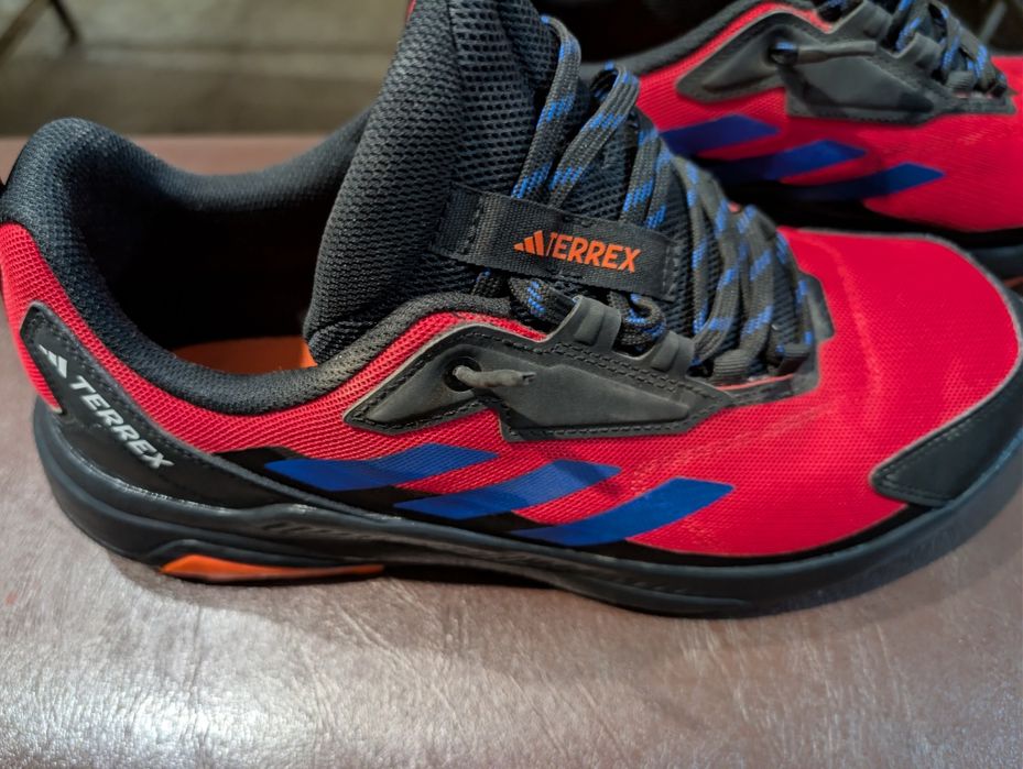 Adidas marimea 44