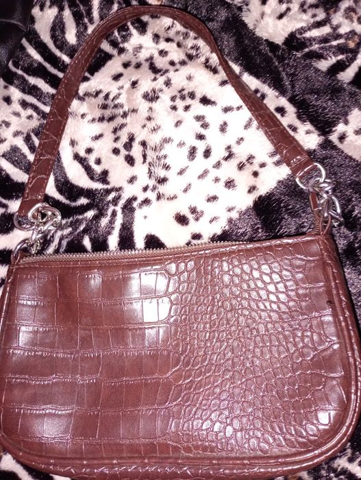 Gentuțe dame ,de umar