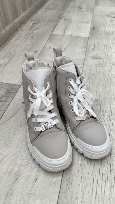 Кроссовки новые.