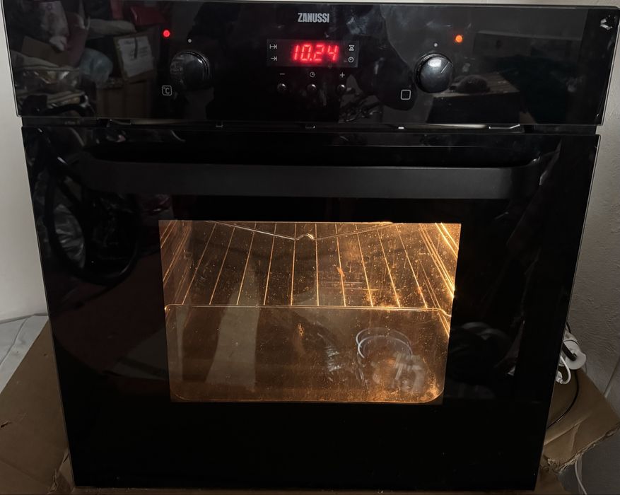 Cuptor electric încorporabil Zanussi ZOB482N, 2500W, fabricat în Italia – Stare perfectă