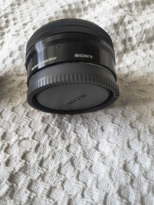 Чисто нов обектив китов Sony SELP1650