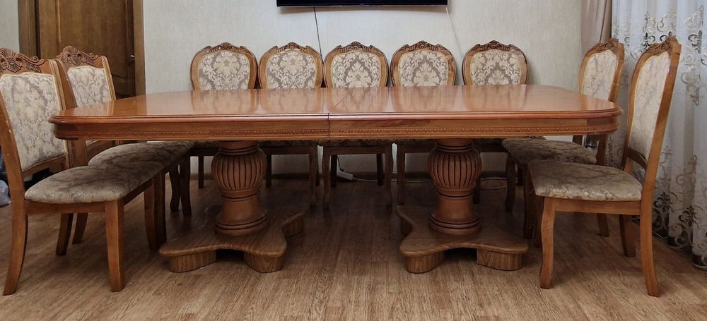 Стол со стульями