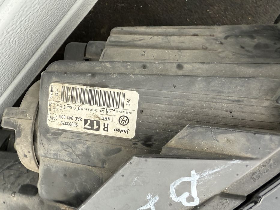 Far stanga / far dreapta / faruri Vw Passat b7