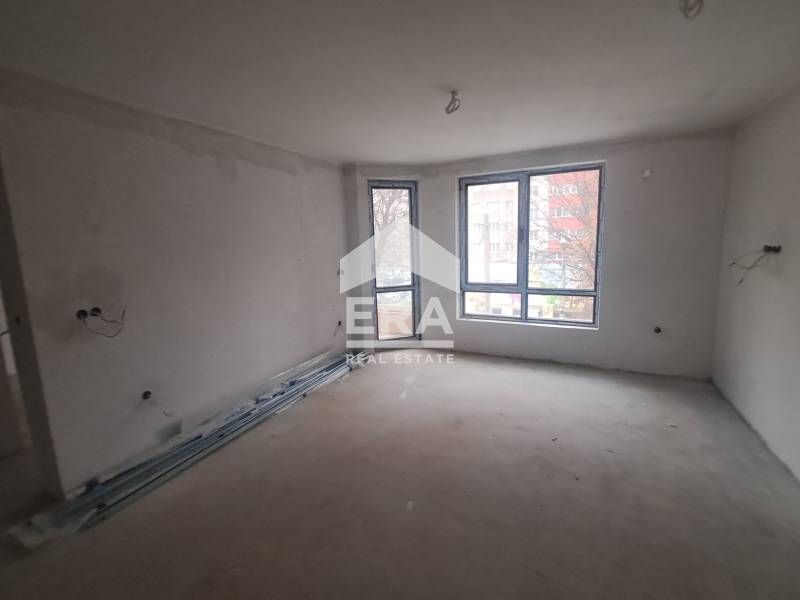 Продава се Тристаен апартамент в Варна, Лятно кино Тракия - 78 кв.м за 1341 €/кв.м - Снимка #1