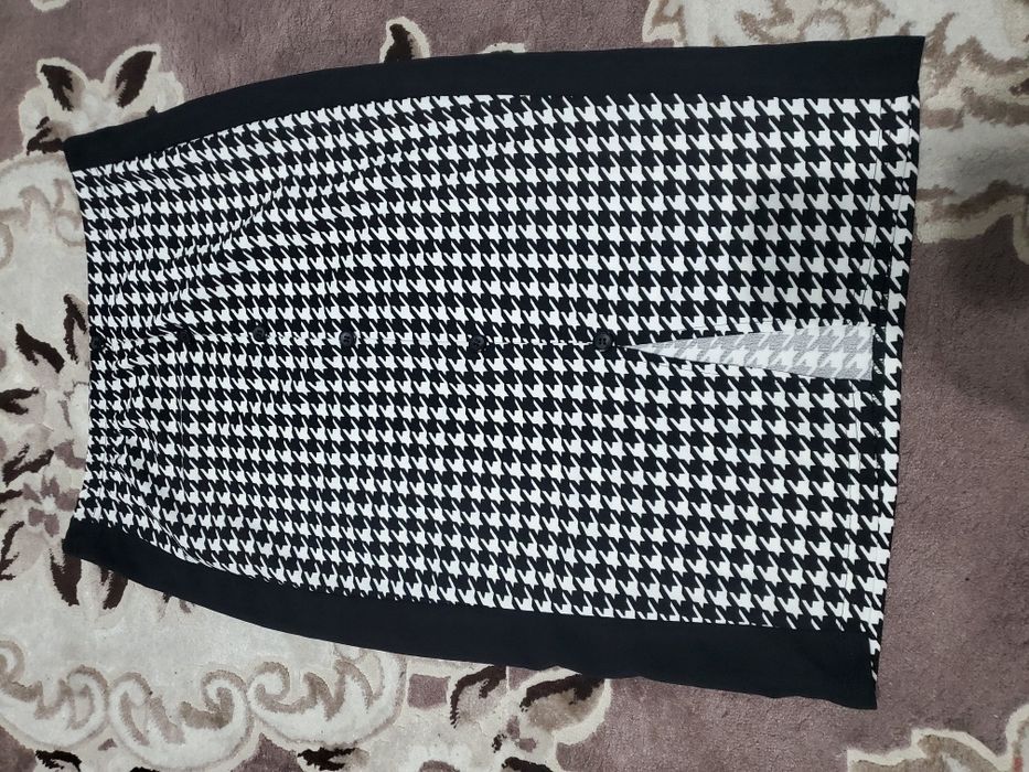 Fusta talie înaltă șliț in fata și nasturi marimea 38-40