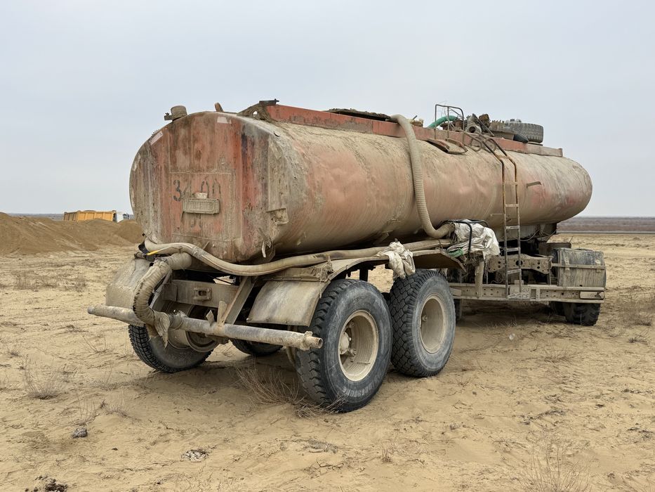 Продаётся Урал тягач с прицепом