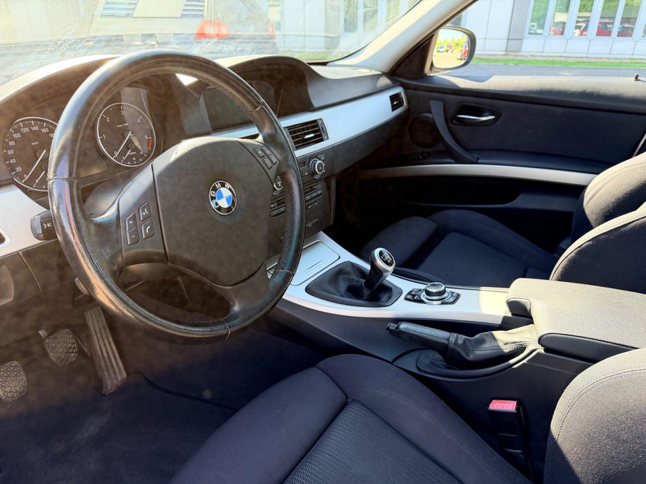 BMW 3 Series 2011 — imagine 3