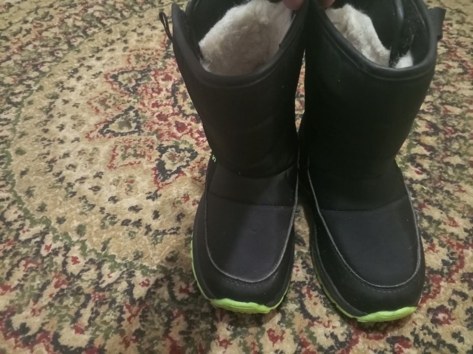 Продам детские сапоги "дутики"