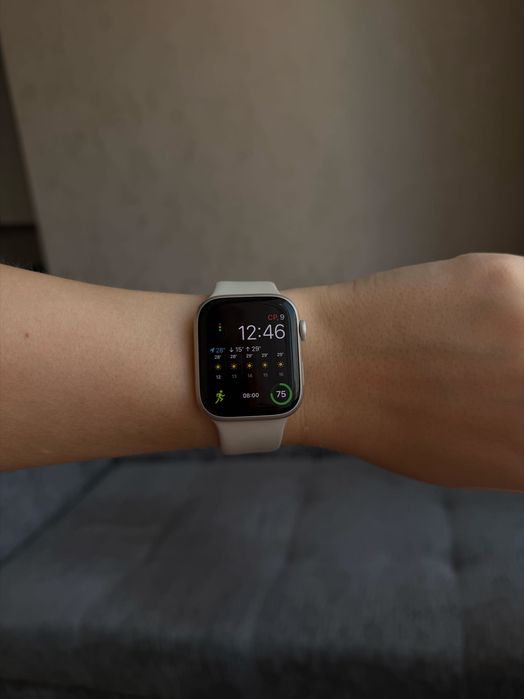 Apple Watch Series 7 45mm Starlight GPS + 4 ремешка