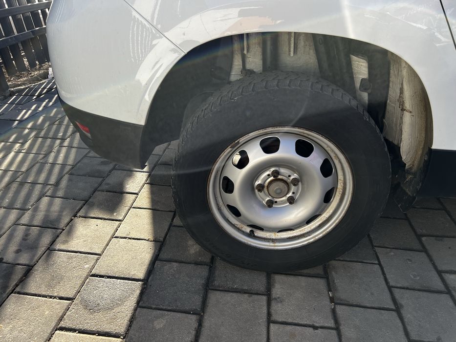 Jante Tabla cu anvelope iarna Duster
