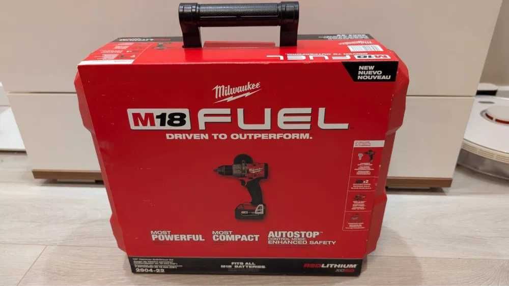 Дрель-шуруповерт Milwaukee M18