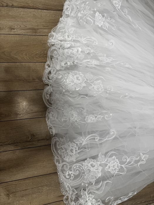 Свадебное платье белое