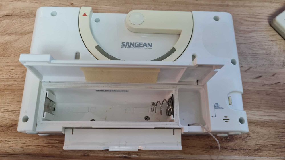 Преносимо влагоустойчиво радио Sangean H201