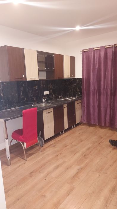 Închiriez garsoniera