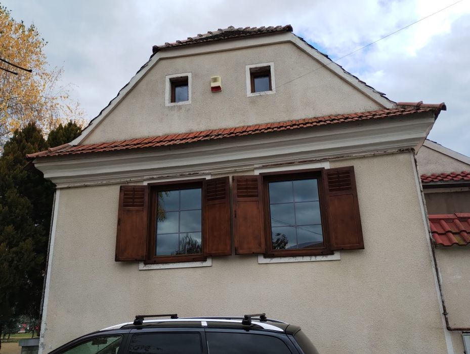 Jaluzele  și uși vintage