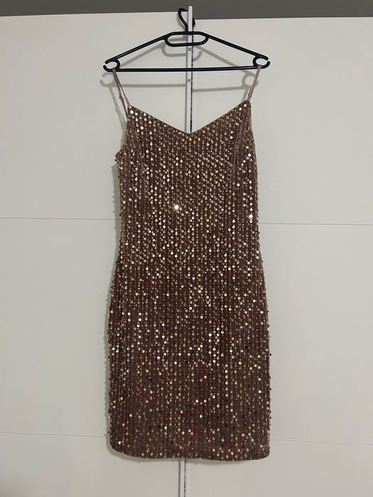 Рокля с паети с презрамки