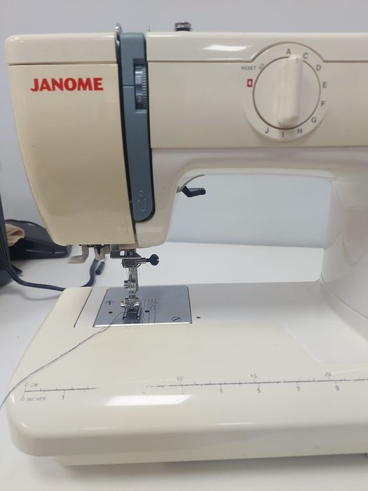 Продам швейную машинку