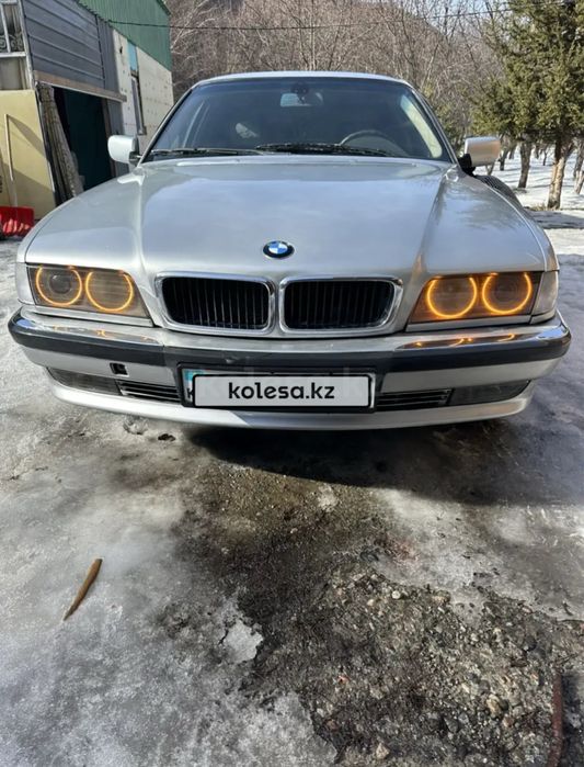 Продаю бмв е38 срочно