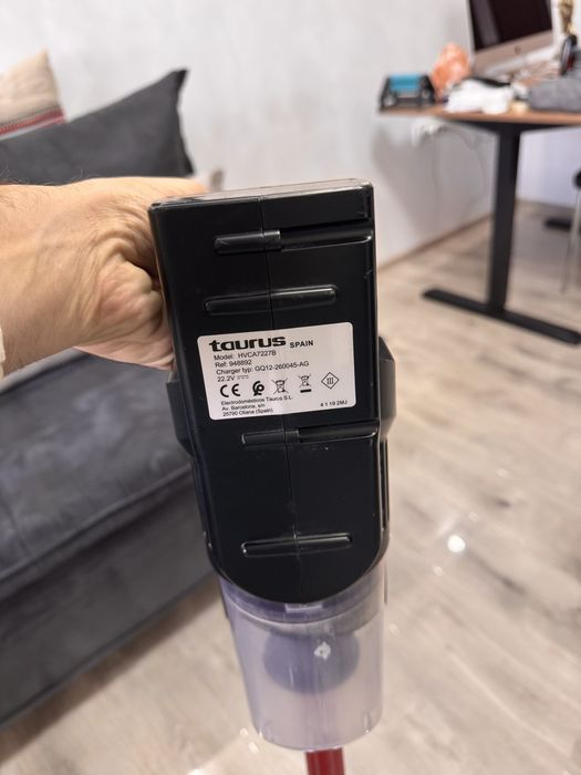 Вертикална безкабелна прахосмукачка Taurus