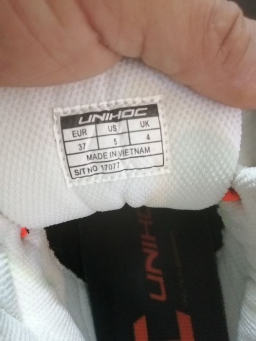 Adidași unihok noi.