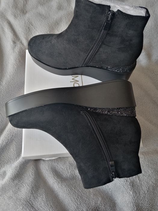 Черни боти продавам