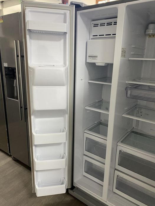 Хладилник Side-by-side Samsung RS21DASM 532 l