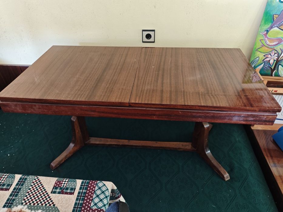 Ъглови легла с ракла и разтегателна холна маса.