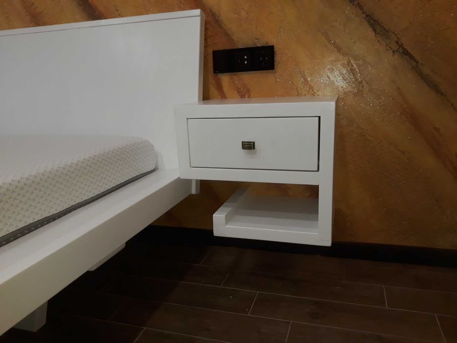 TRANSPORT GRATUIT.Pat matrimonial din lemn masiv cod 213