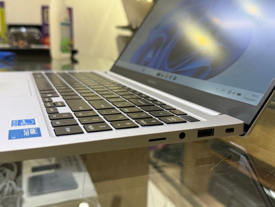 SAMSUNG ноутбук 7-150U