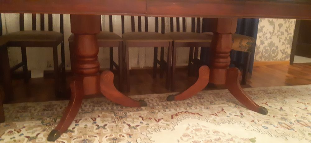 Продаётся стол. За 40000тг.