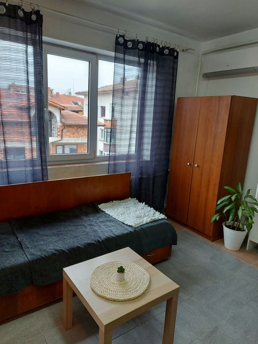 Дава се под наем Двустаен апартамент в Плевен, Идеален център - 90 кв.м за 248.88 € - Снимка #2