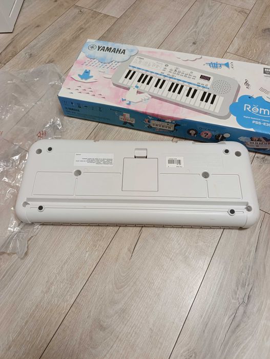 Keyboard Синтезатор Yamaha - Remie PSS-E30, бял. Като нов!