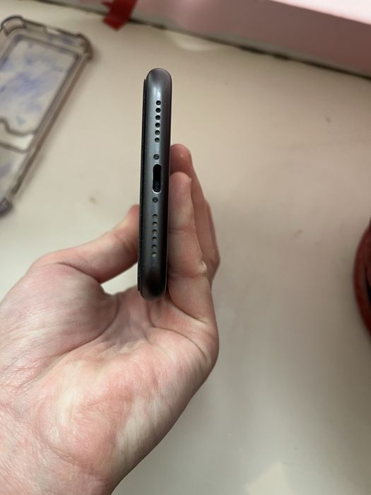 продам 11 айфон в идеальном состоянии