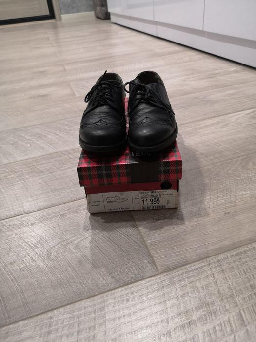 Продам школьные туфли