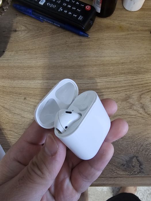 Продаю Airpods 2