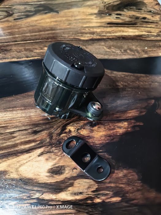 Казанче за спирачна течност за мотоциклет