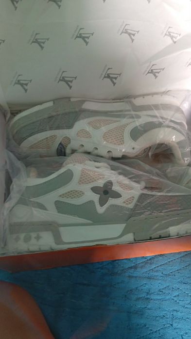Vand adidasi LV skate