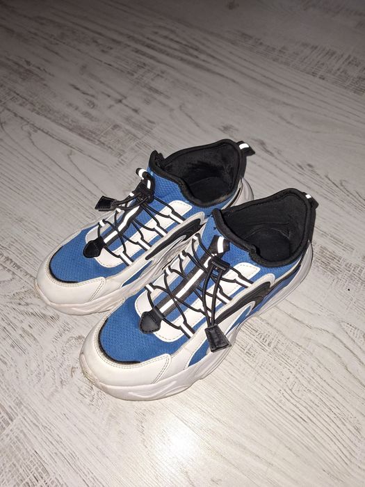 RESERVED Sneakers на промоция!