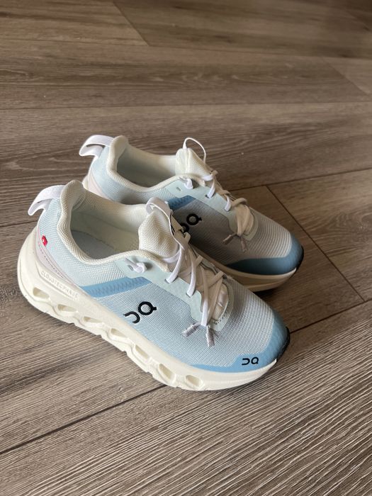 Кроссовки на девочку Новые!!