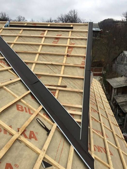 Reparati acoperisuri montaj tigla metalica bilka