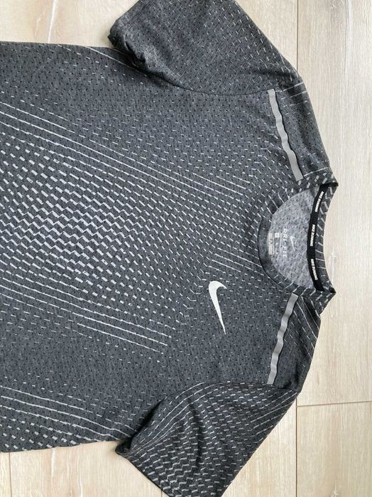 Найк Nike Running Breathe Rise 365 Dri Fit мъжка тениска размер М