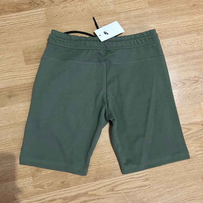 Nike Tech Fleece Shorts (M)
